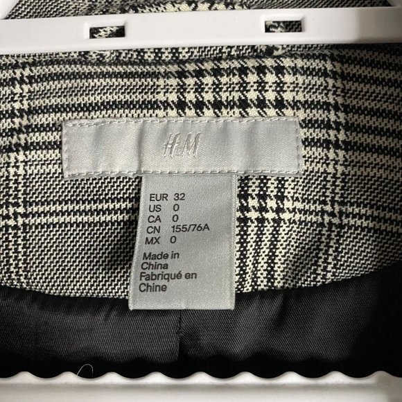 H&M Women's Black and White Plaid Belted Blazer Jacket - Picture 5 of 7